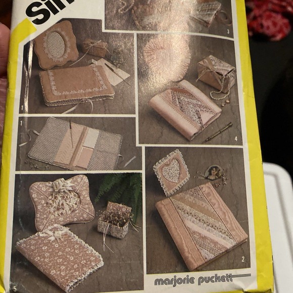 UNCUT Vtg Simplicity Marjorie Puckett pattern 5296 Desk & Dresser Accessories - Picture 5 of 5